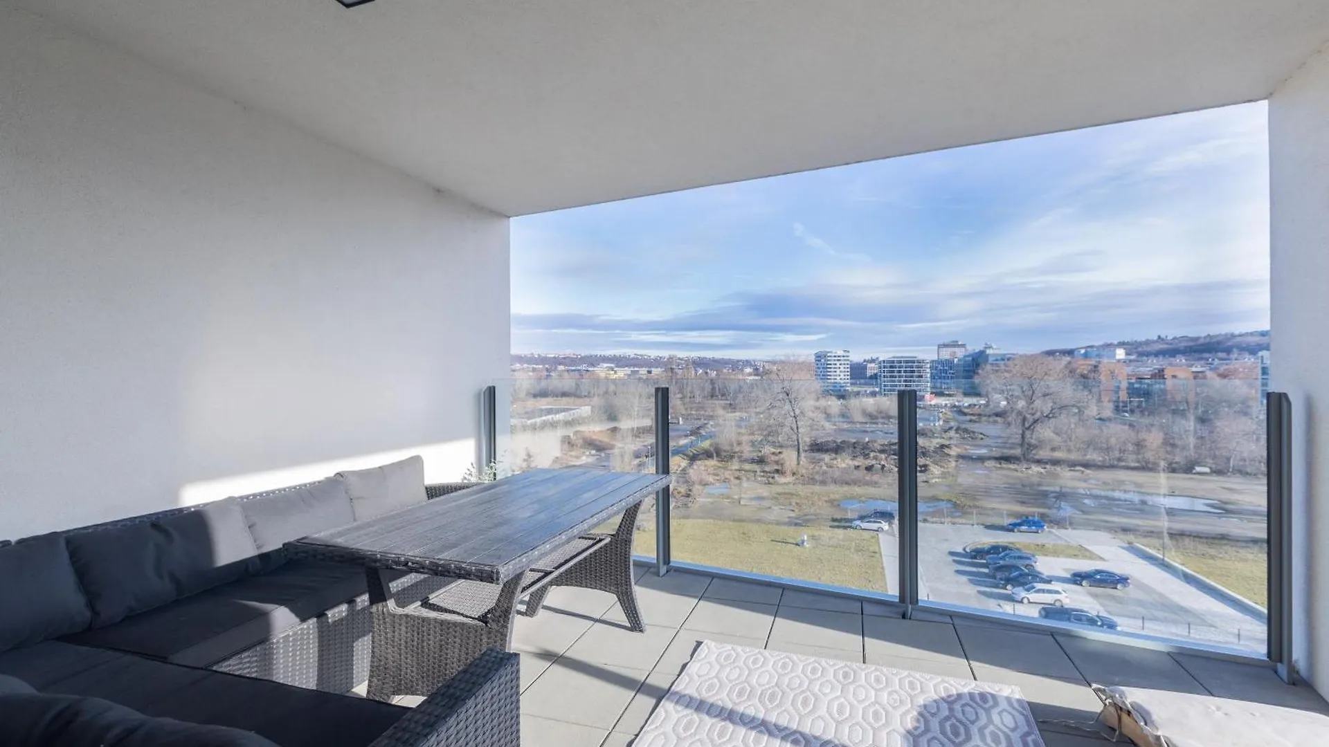 Cozy Prague Apartment With Balcony
